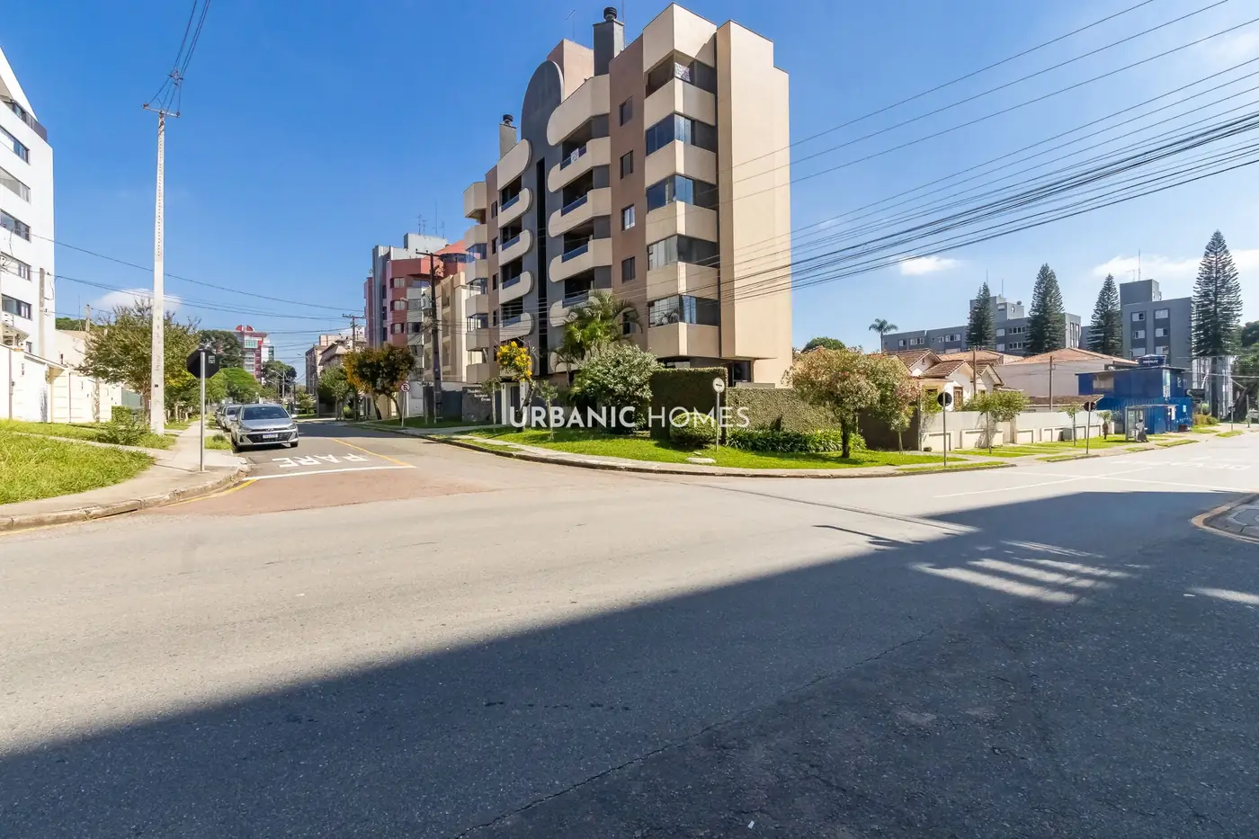 Rua do edificio, vista da esquina