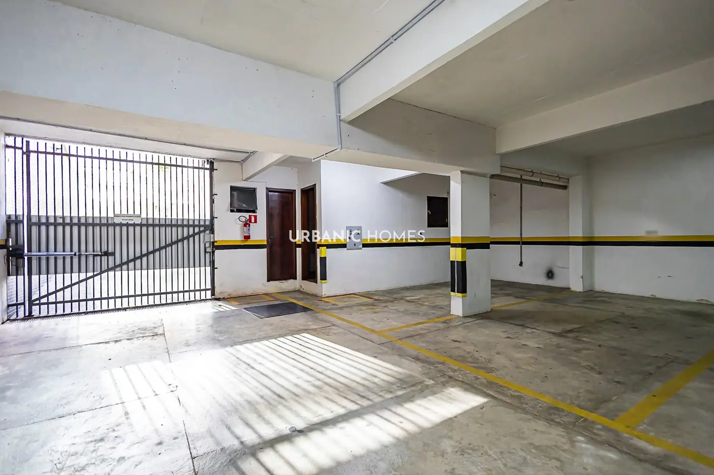 Garagem coberta do edificio