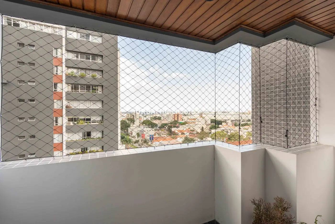 Sacada com vista panorâmica de Curitiba