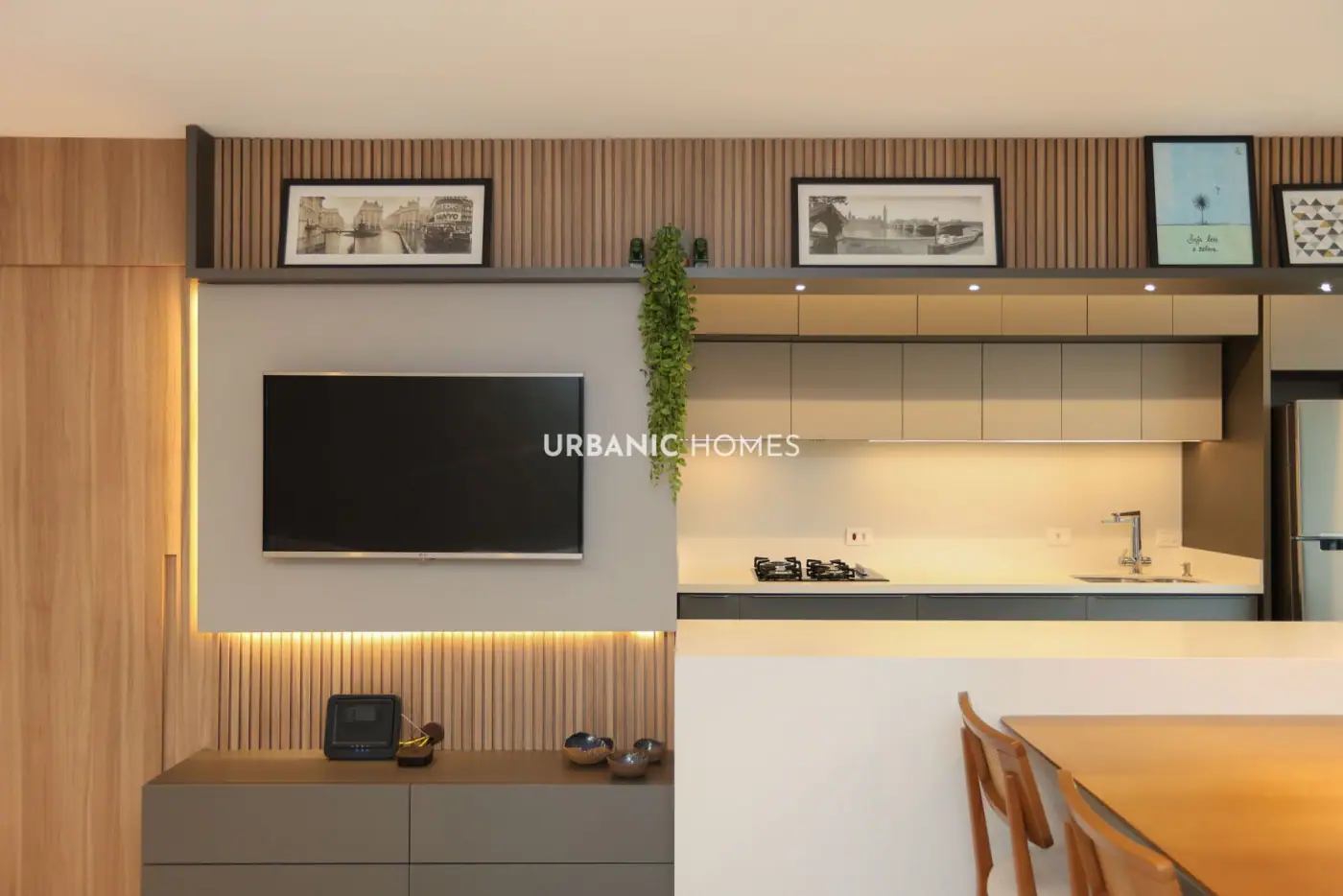 Painel de TV com iluminação embutida
